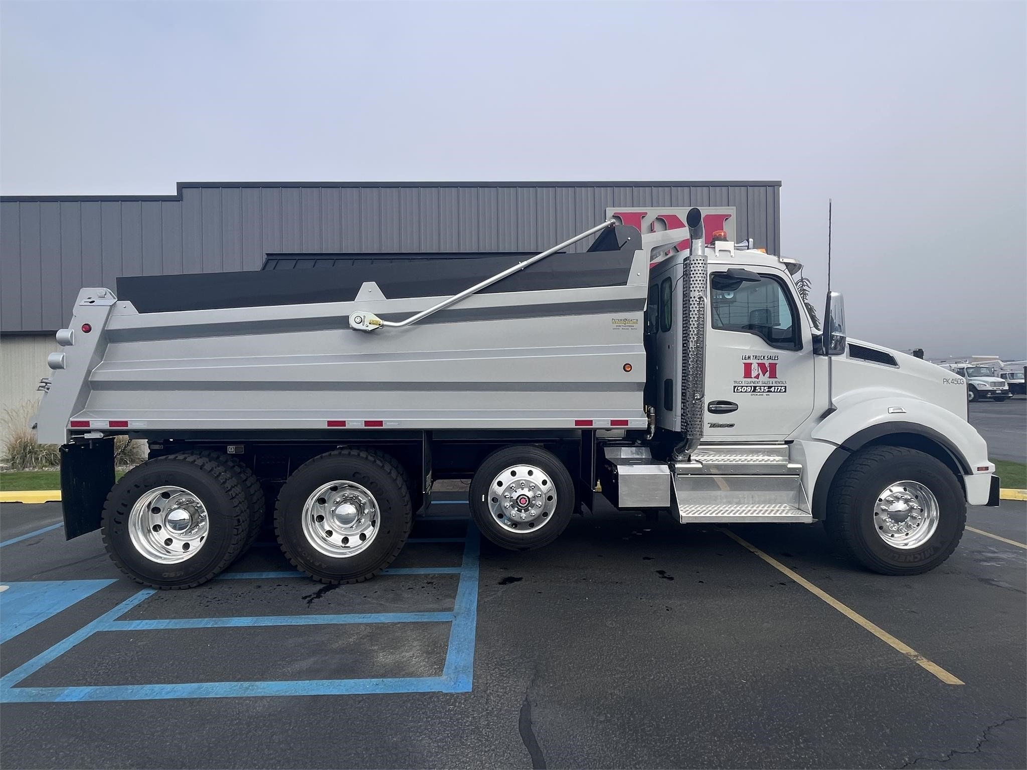 2024 KENWORTH T880 - image 2 of 6