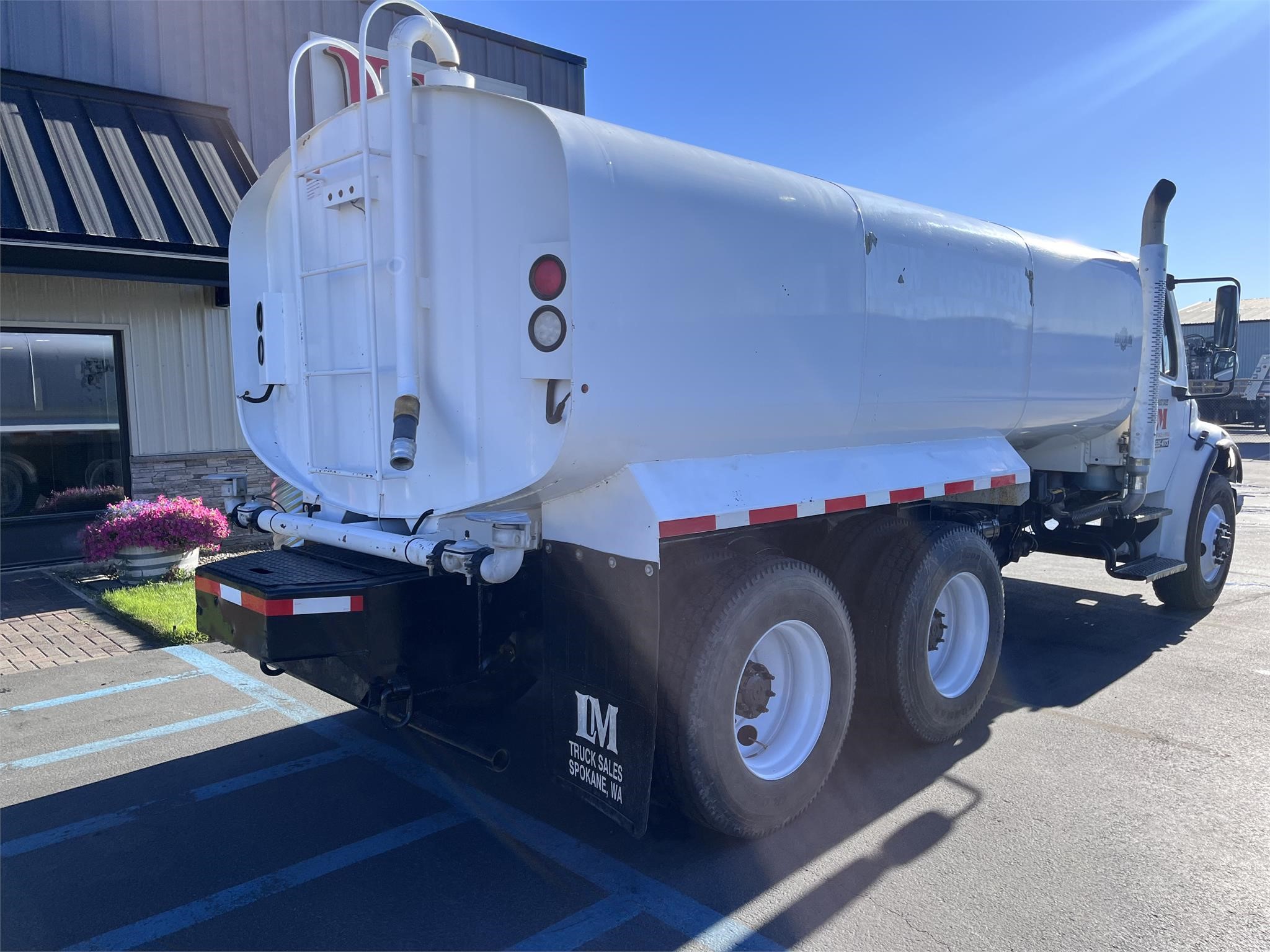 2005 FREIGHTLINER BUSINESS CLASS M2 106 - image 6 of 6