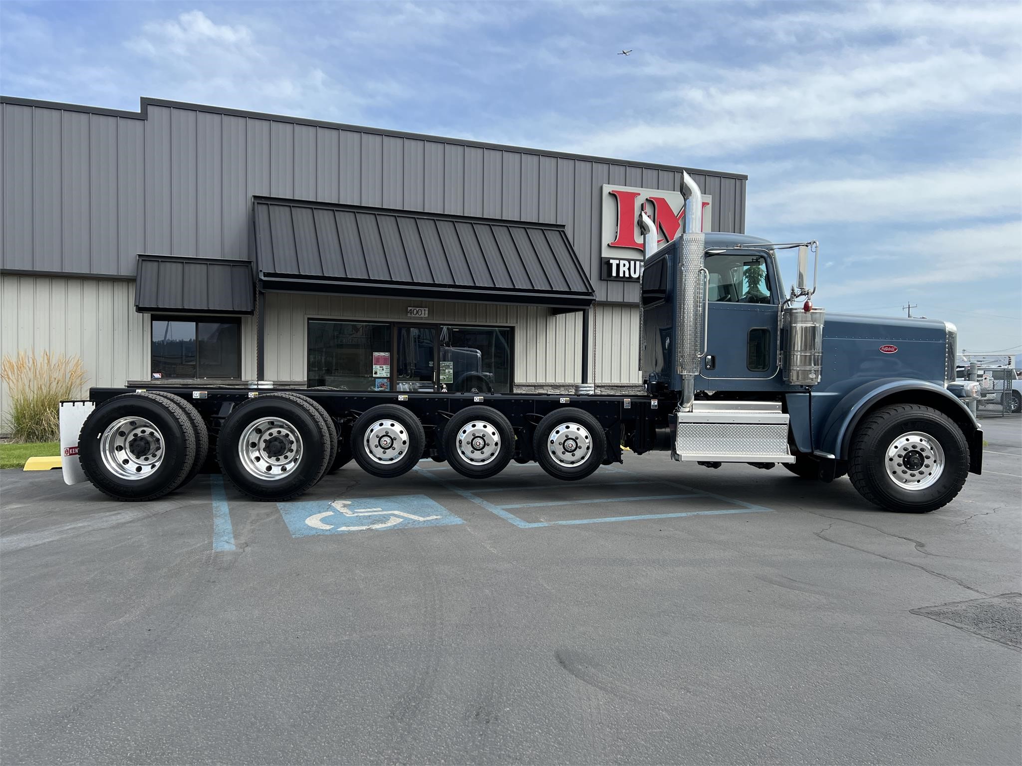 2024 PETERBILT 389 - image 2 of 6