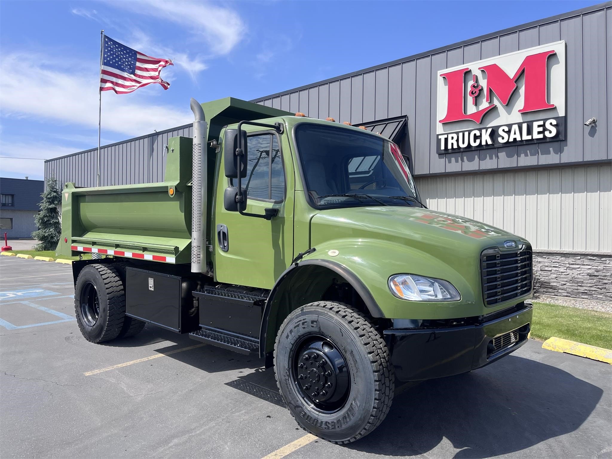 2015 FREIGHTLINER BUSINESS CLASS M2 106 - image 1 of 6