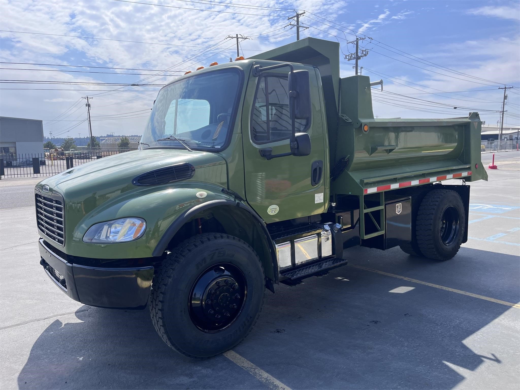 2015 FREIGHTLINER BUSINESS CLASS M2 106 - image 3 of 6