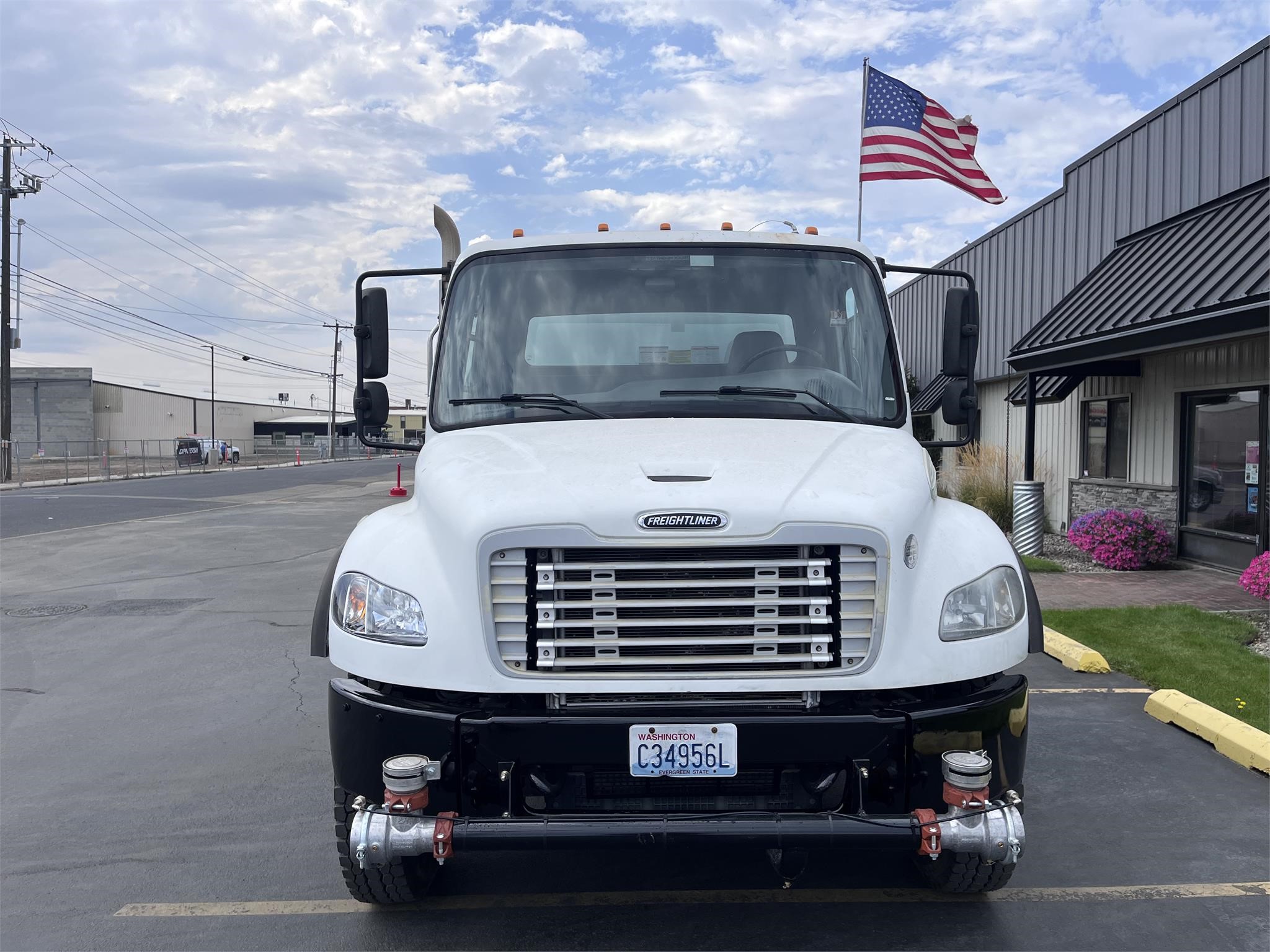 2013 FREIGHTLINER BUSINESS CLASS M2 106 - image 2 of 6