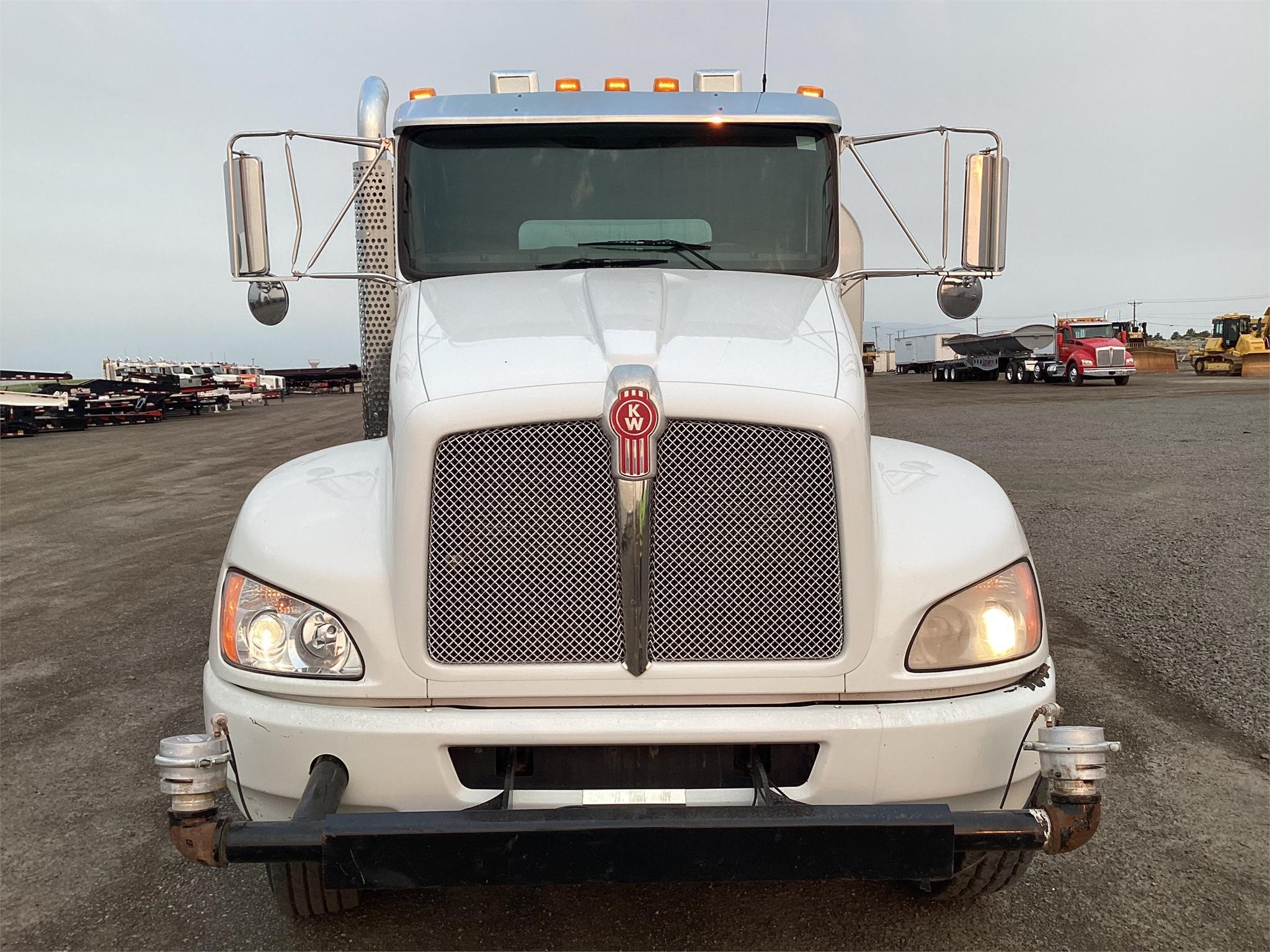 2018 KENWORTH T370 - image 2 of 6