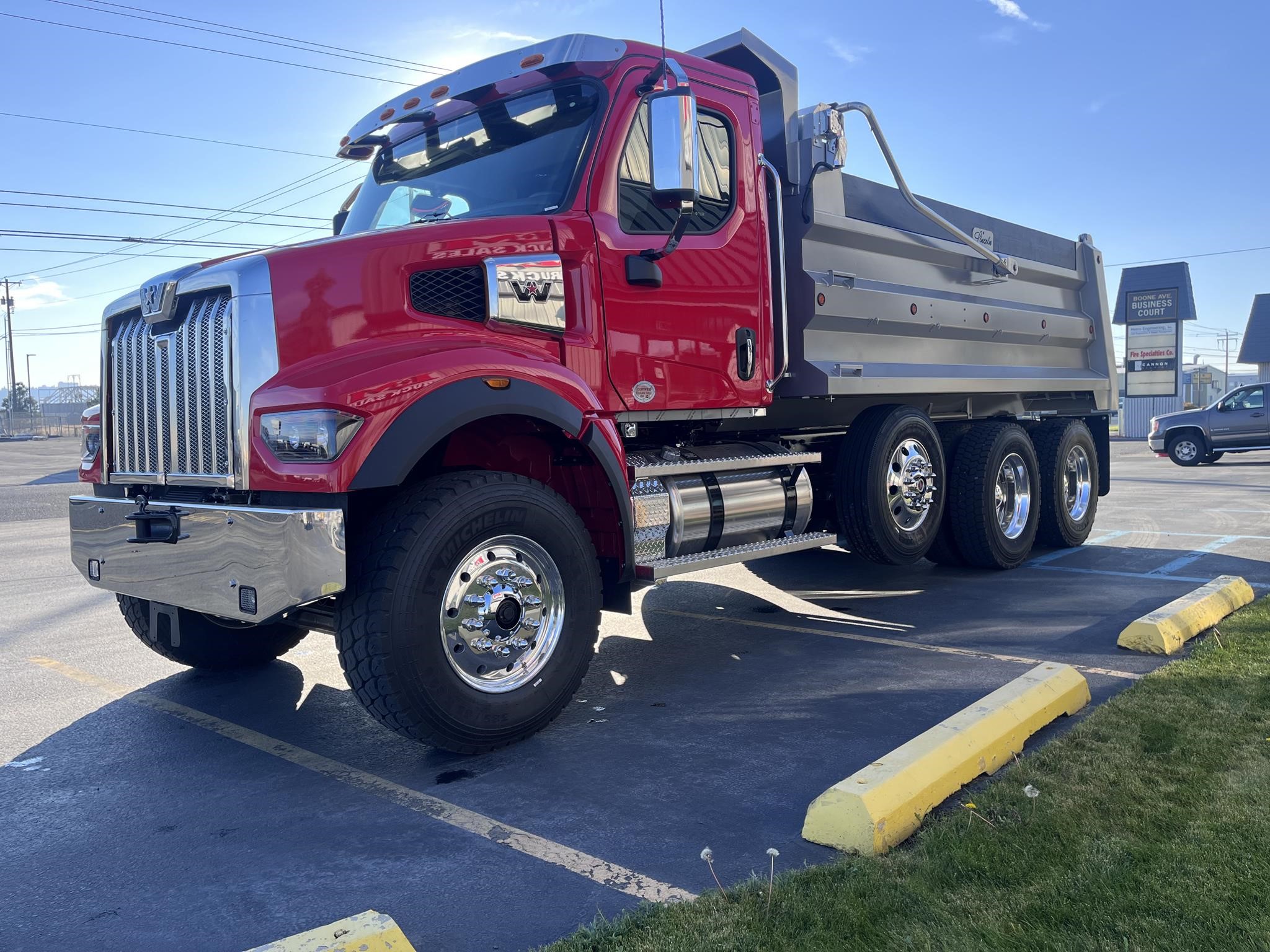 2025 WESTERN STAR 47X - image 4 of 6