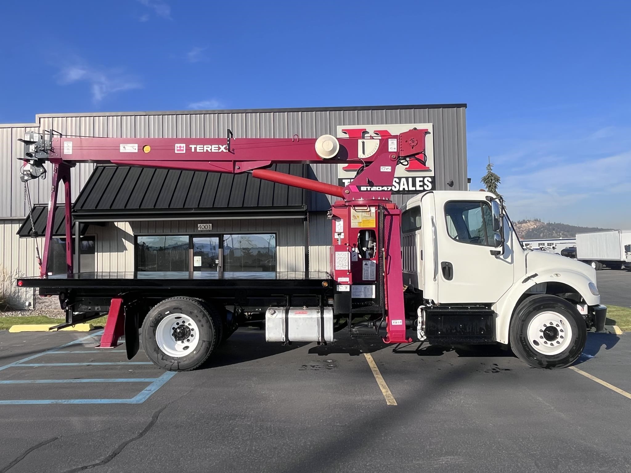 2019 TEREX BT2047 - image 2 of 6