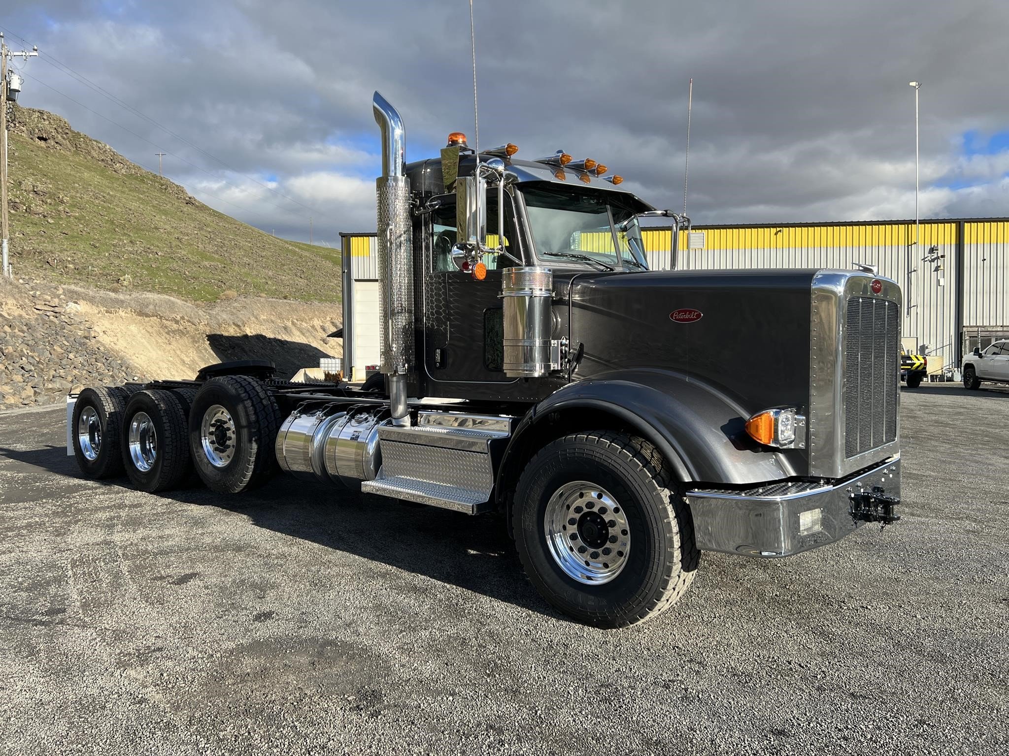 2024 PETERBILT 367 - image 3 of 6