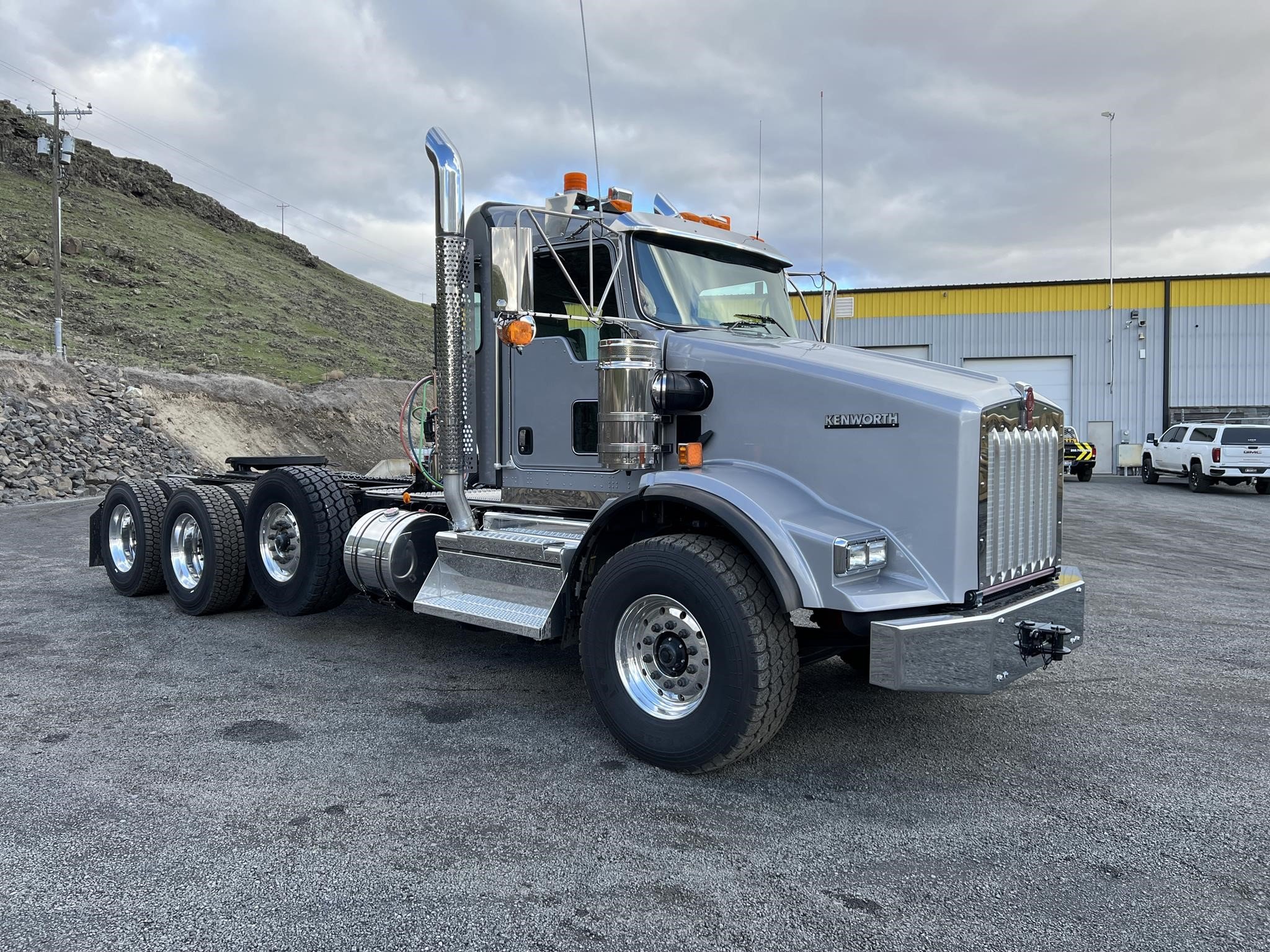 2025 KENWORTH T800 - image 3 of 6