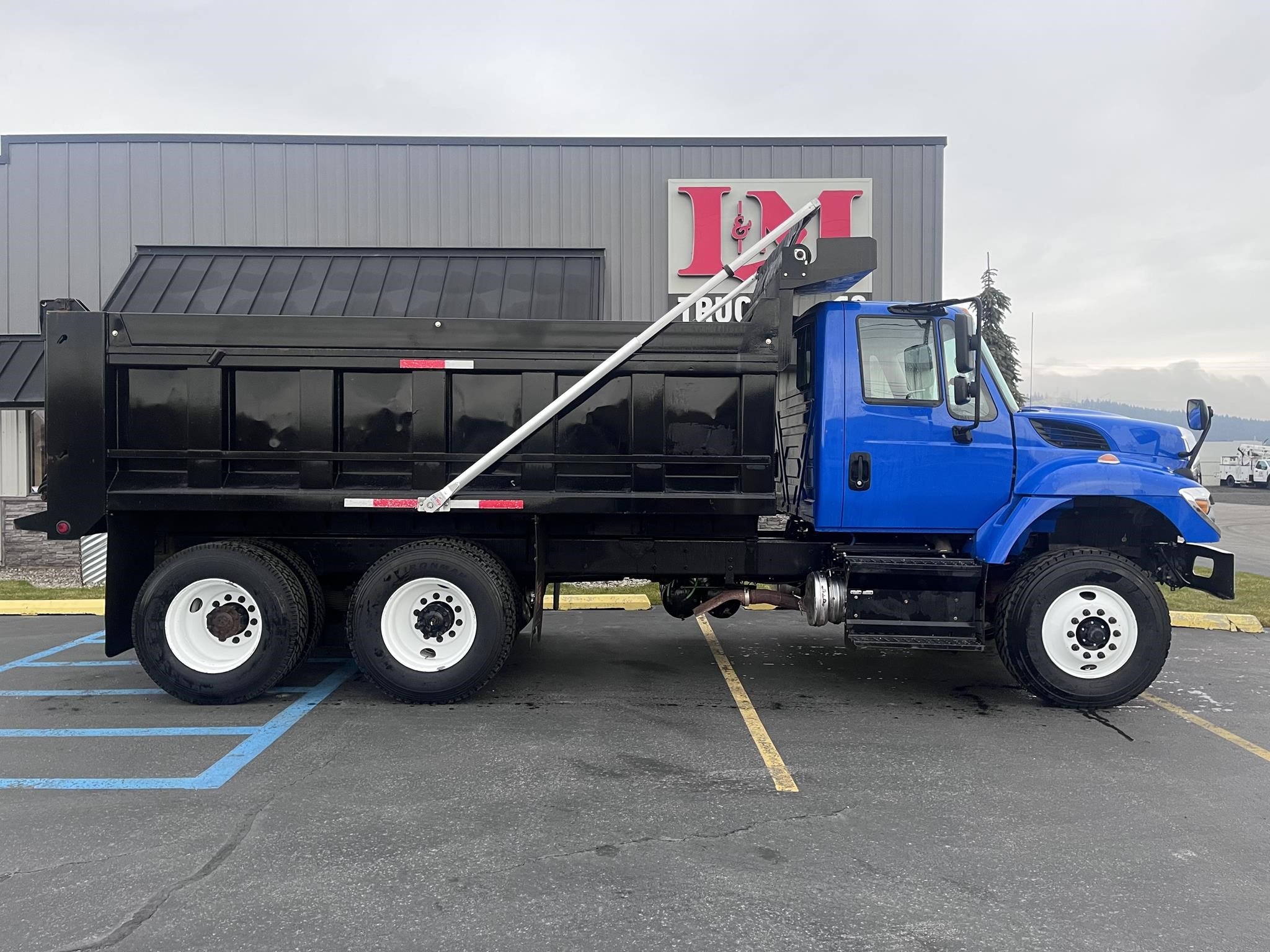 2018 INTERNATIONAL WORKSTAR 7400 - image 2 of 6