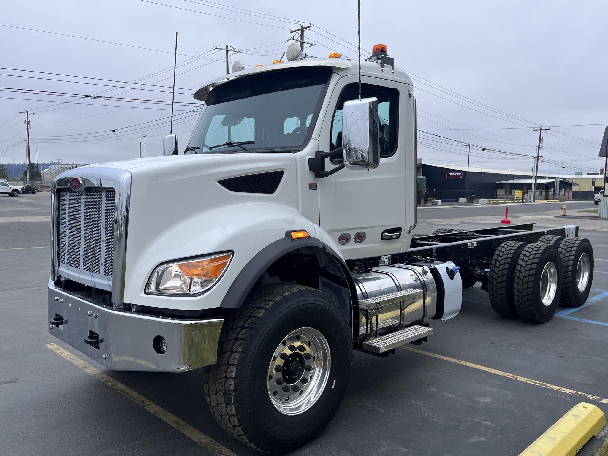 2025 PETERBILT 548 - image 4 of 6