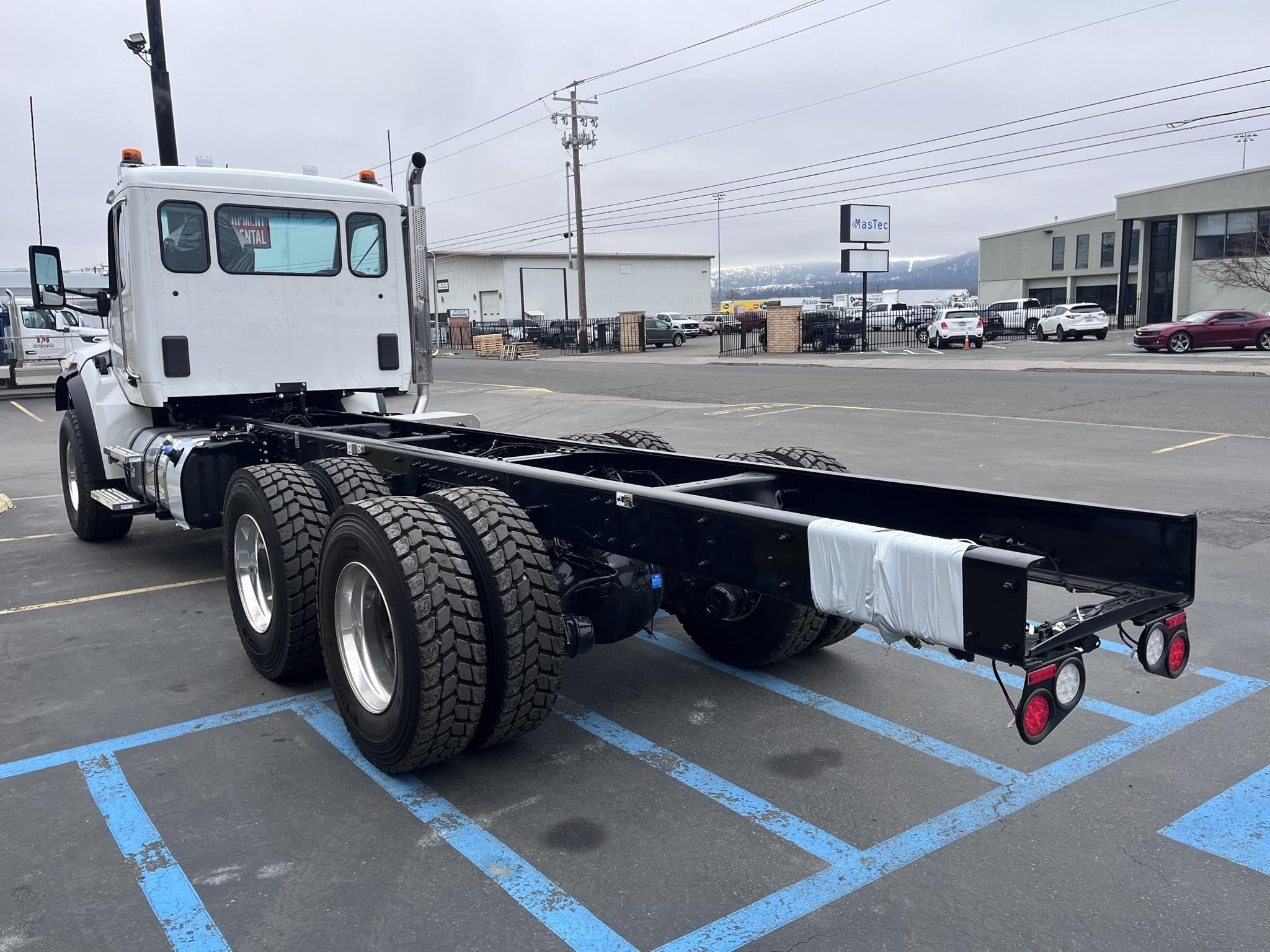 2025 PETERBILT 548 - image 5 of 6